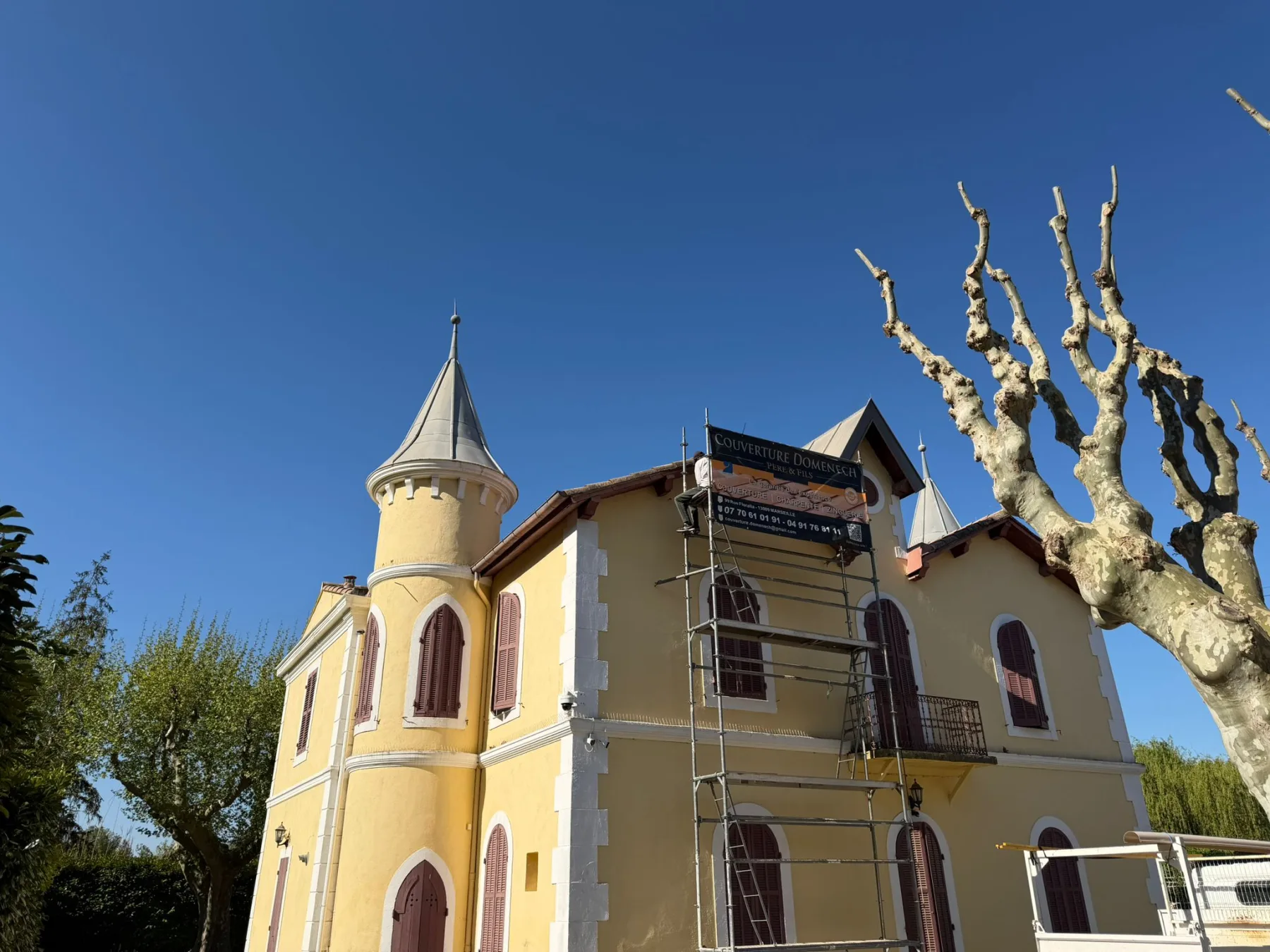 Mas à tourelles — réfection charpente et zinguerie