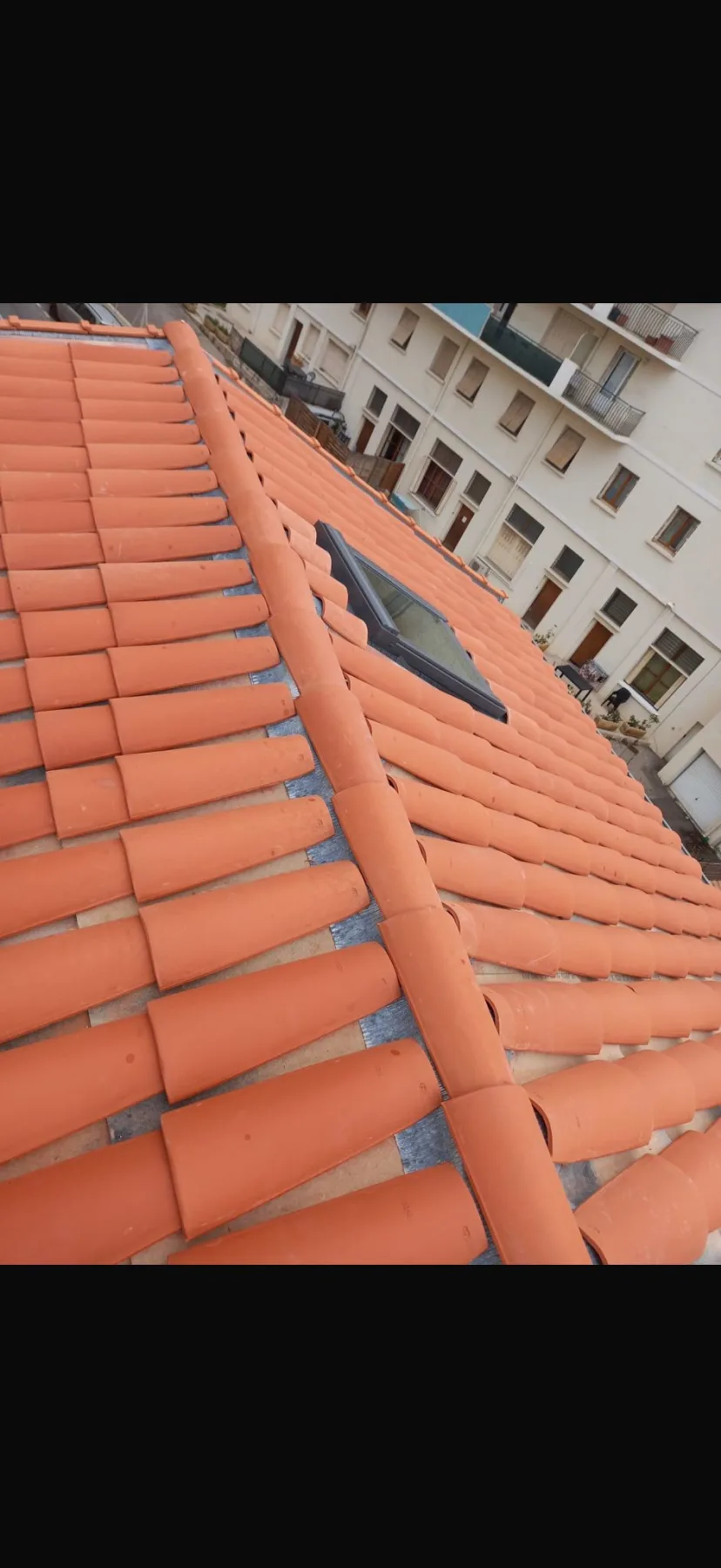 Toit tuiles canal neuves + velux centre-ville